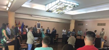 Imagen El pleno de la Diputación guarda un minuto de silencio en recuerdo del torero Víctor Barrio y el recortador El Gallo 28/7/2016